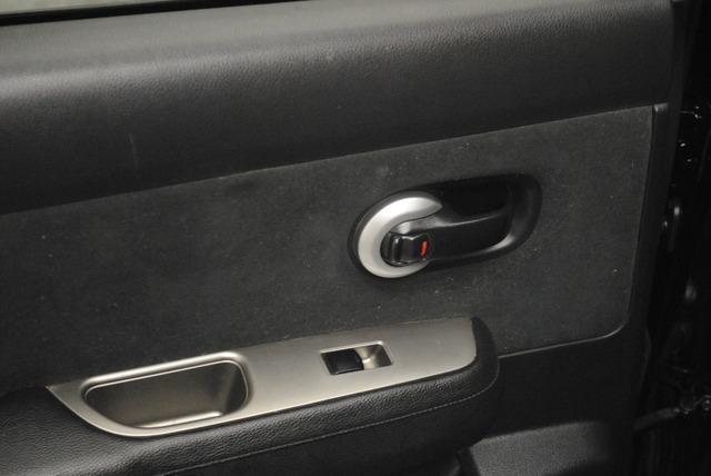 Nissan Versa 2011 photo 8