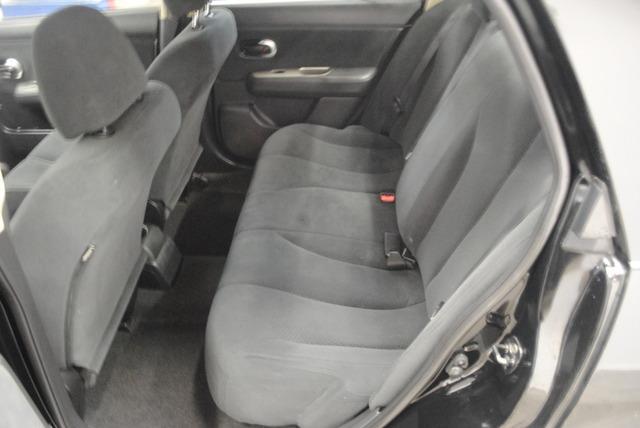 Nissan Versa 2011 photo 9