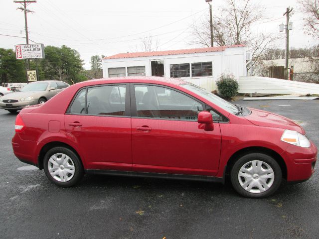 Nissan Versa 2011 photo 3