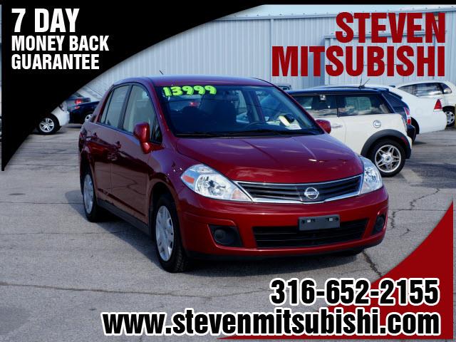 Nissan Versa 2011 photo 1