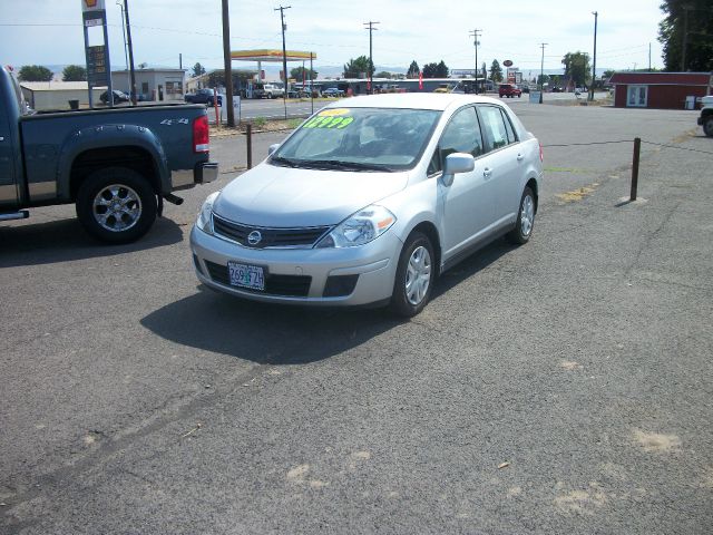 Nissan Versa 2011 photo 1