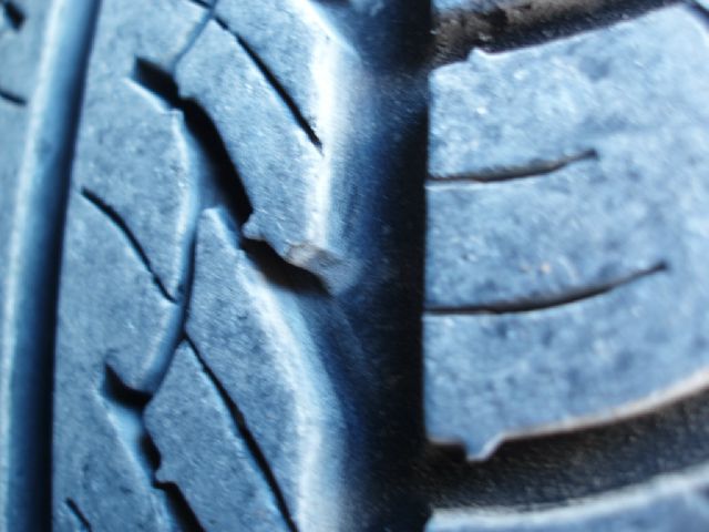 Nissan Versa Crew Cab Standard Box 2-wheel Drive SLE Sedan