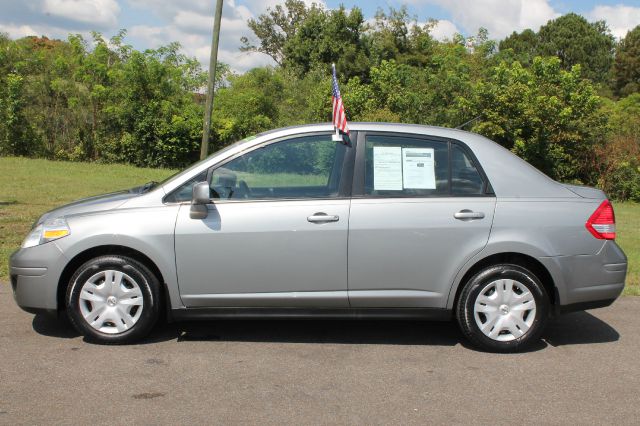 Nissan Versa Crew Cab Standard Box 2-wheel Drive SLE Sedan