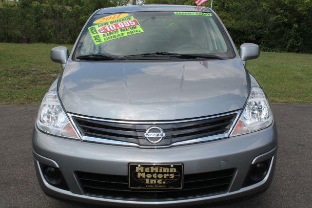 Nissan Versa 2011 photo 2