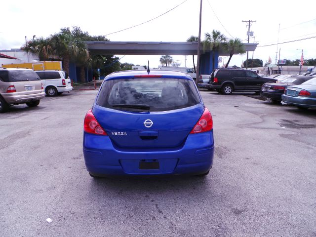 Nissan Versa 2011 photo 1