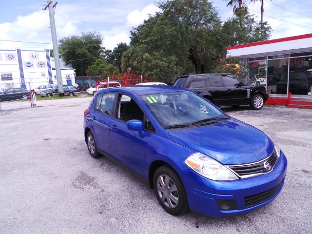 Nissan Versa 2011 photo 2
