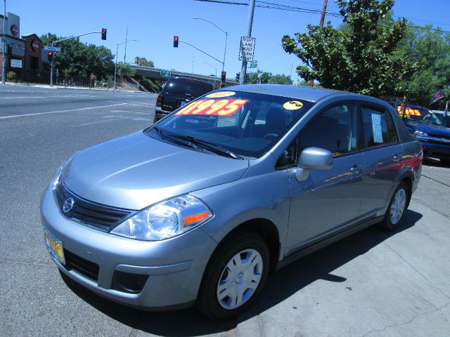 Nissan Versa 2011 photo 1