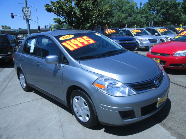 Nissan Versa 2011 photo 3