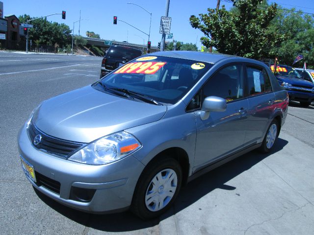 Nissan Versa 2011 photo 4