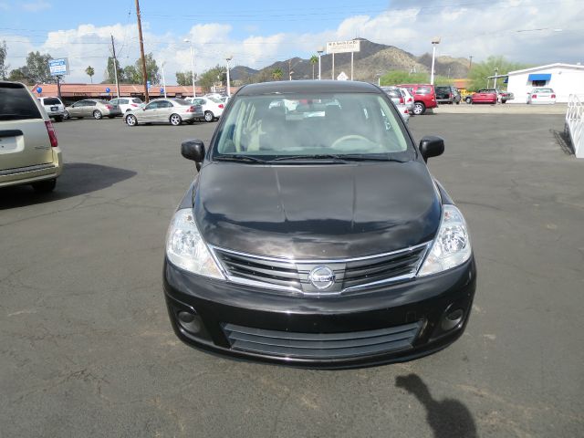 Nissan Versa 2011 photo 1