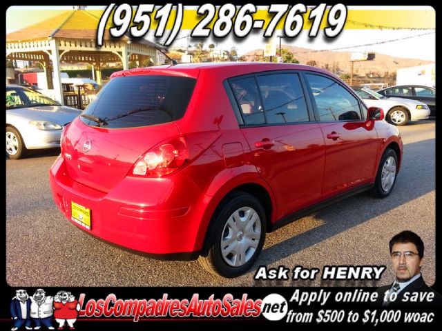 Nissan Versa Carrera C4S Hatchback