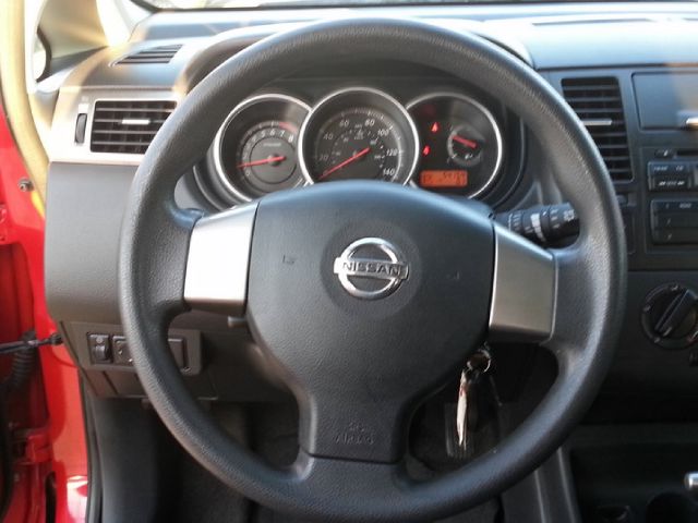 Nissan Versa 2011 photo 11