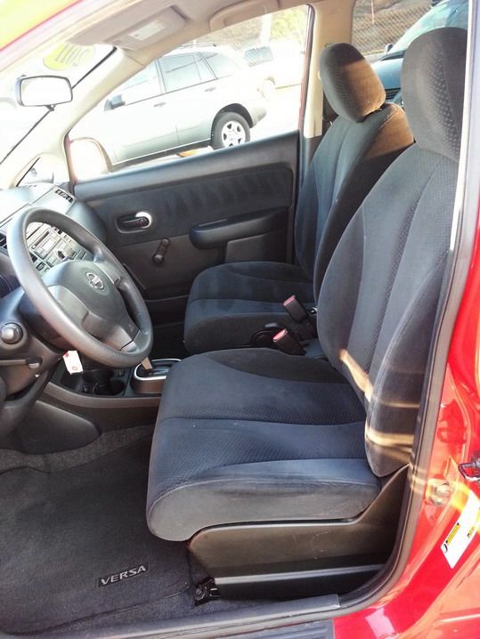 Nissan Versa 2011 photo 4