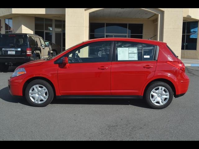 Nissan Versa 2012 photo 2