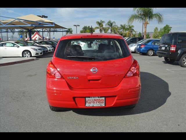 Nissan Versa 2012 photo 4