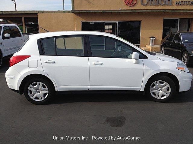 Nissan Versa 2012 photo 2