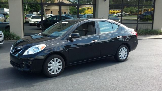 Nissan Versa 2012 photo 2