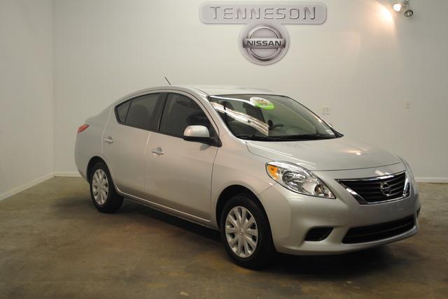 Nissan Versa 2012 photo 1