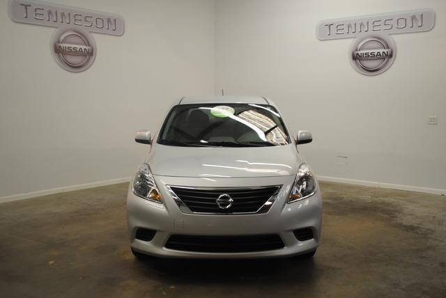 Nissan Versa 2012 photo 4