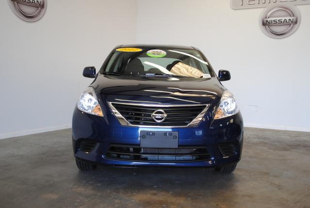 Nissan Versa 2012 photo 2