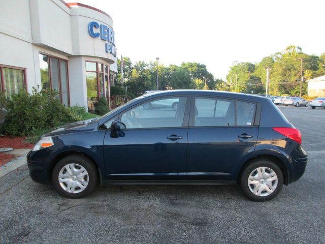 Nissan Versa 2012 photo 2
