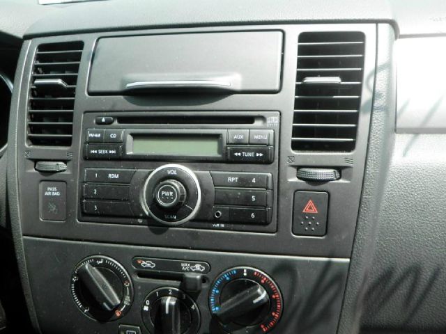 Nissan Versa 2012 photo 1