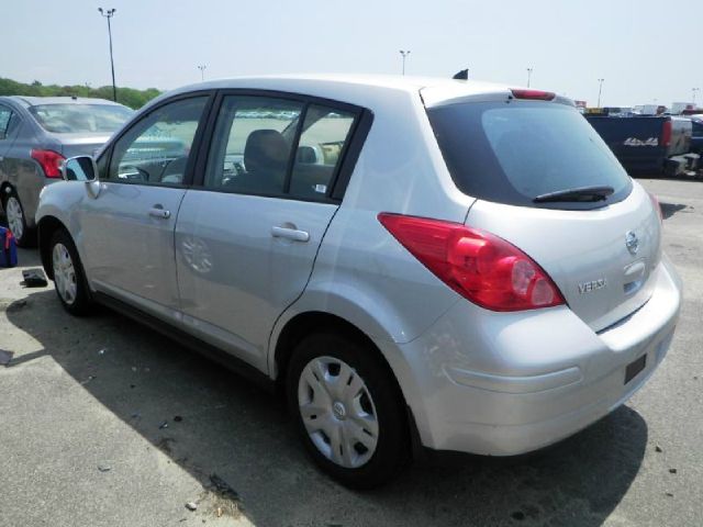 Nissan Versa 2012 photo 2