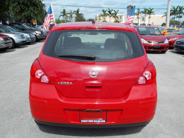 Nissan Versa 2012 photo 2