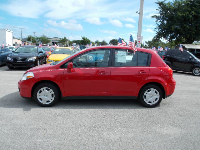 Nissan Versa 2012 photo 4