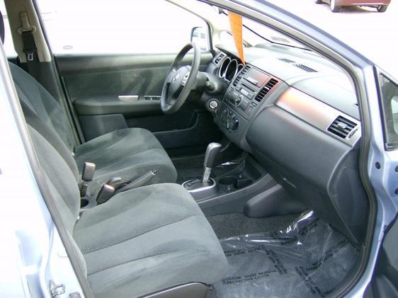 Nissan Versa 2012 photo 4