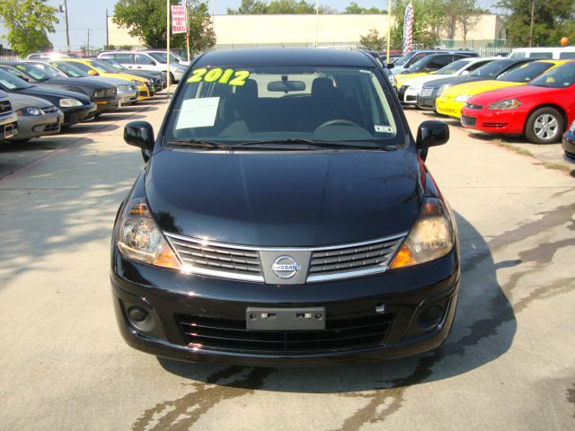 Nissan Versa 2012 photo 2