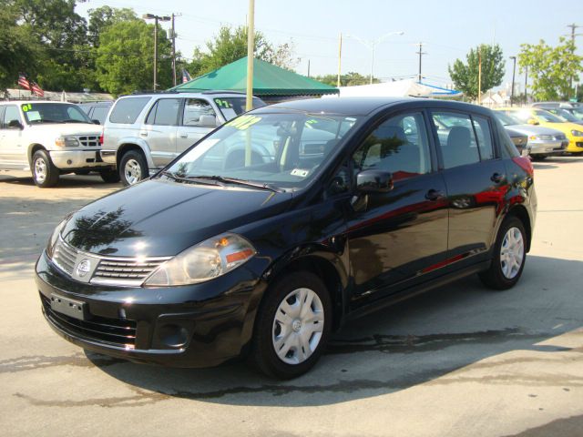 Nissan Versa 2012 photo 3