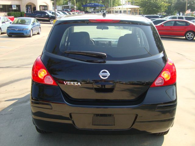 Nissan Versa 2012 photo 4