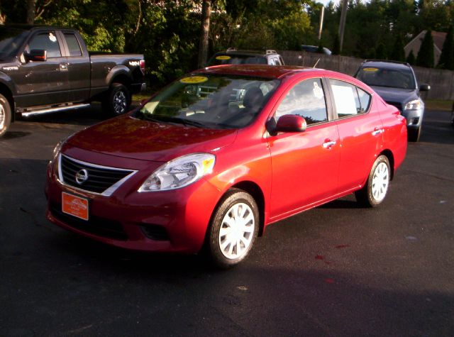 Nissan Versa 2012 photo 3