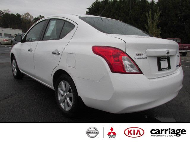 Nissan Versa 2012 photo 2