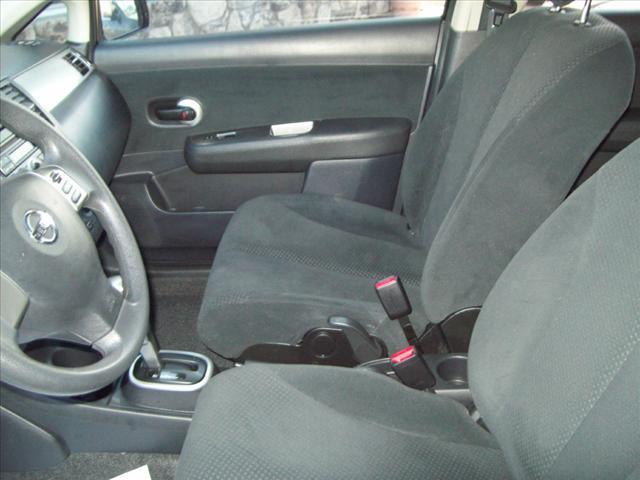 Nissan Versa 2012 photo 2