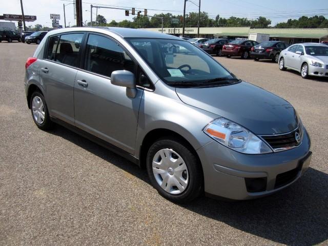 Nissan Versa 2012 photo 1