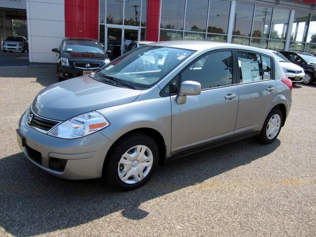 Nissan Versa 2012 photo 3