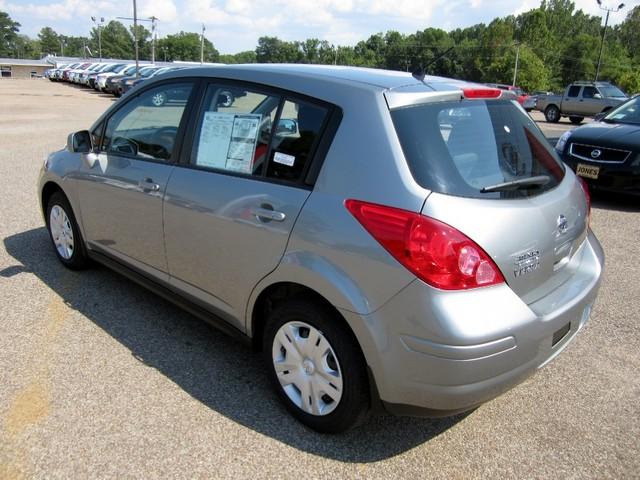 Nissan Versa 2012 photo 5