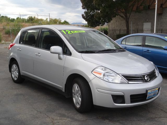 Nissan Versa 2012 photo 2