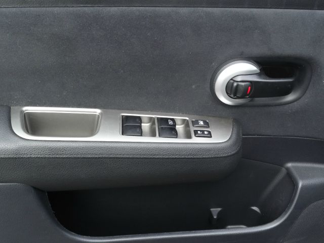 Nissan Versa 2012 photo 3