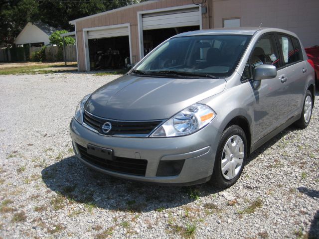 Nissan Versa 2012 photo 2