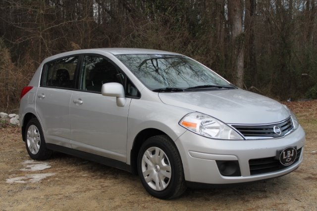 Nissan Versa 2012 photo 3