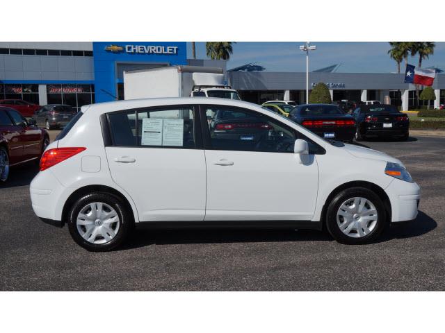 Nissan Versa 2012 photo 3