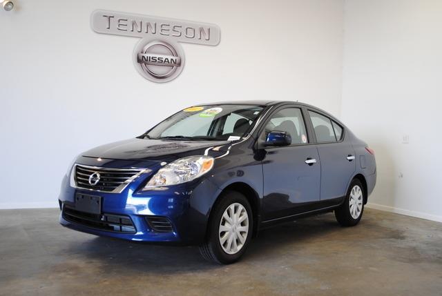 Nissan Versa 2012 photo 2