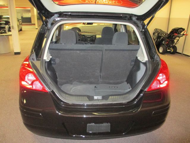 Nissan Versa 2012 photo 2