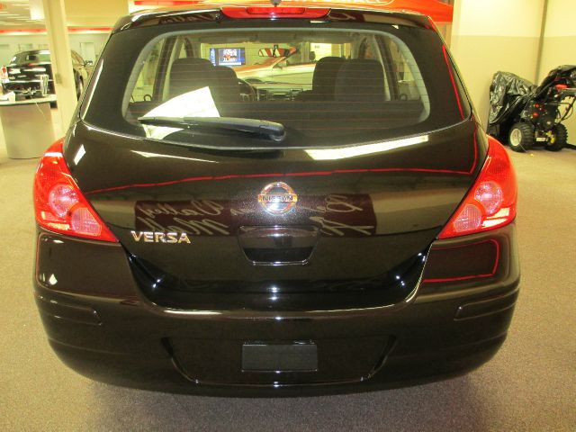 Nissan Versa 2012 photo 3