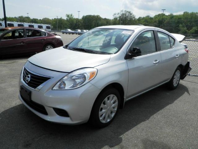Nissan Versa 2012 photo 2