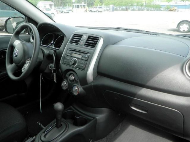 Nissan Versa 2012 photo 3