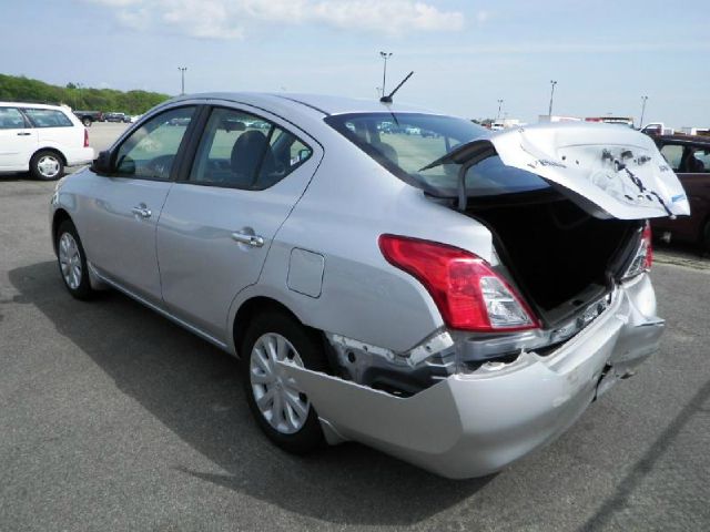 Nissan Versa 2012 photo 4